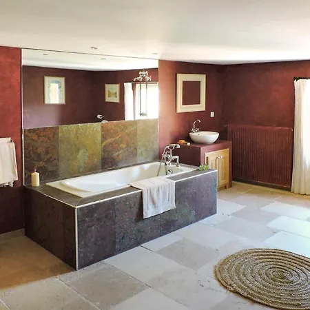 Villa Sleeps 22 With Pool