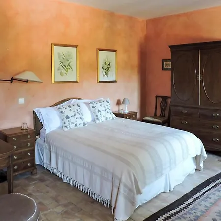 Villa Sleeps 22 With Pool