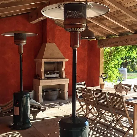 Villa Sleeps 22 With Pool